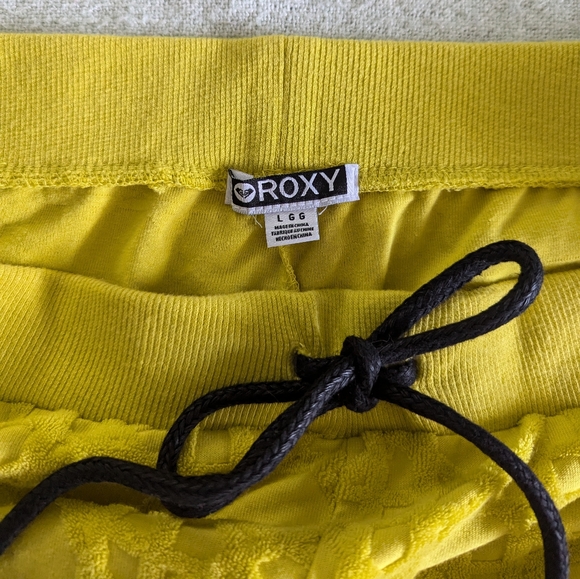 ROXY GEOMETRIC DESIGN TEXTURED LOUNGE SHORTS - Picture 3 of 5